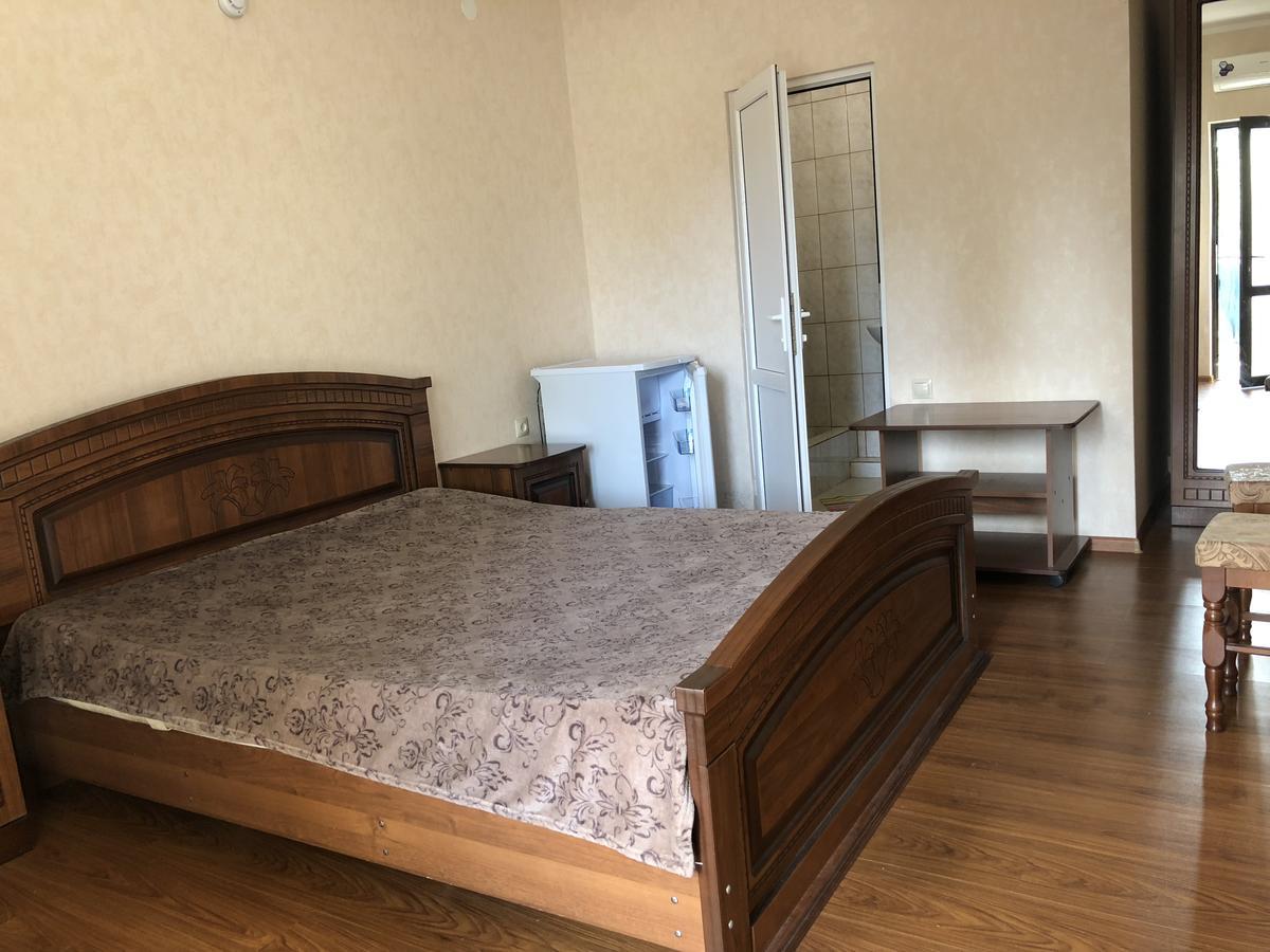 Cafe-Hotel Assir Pizunda Exteriör bild