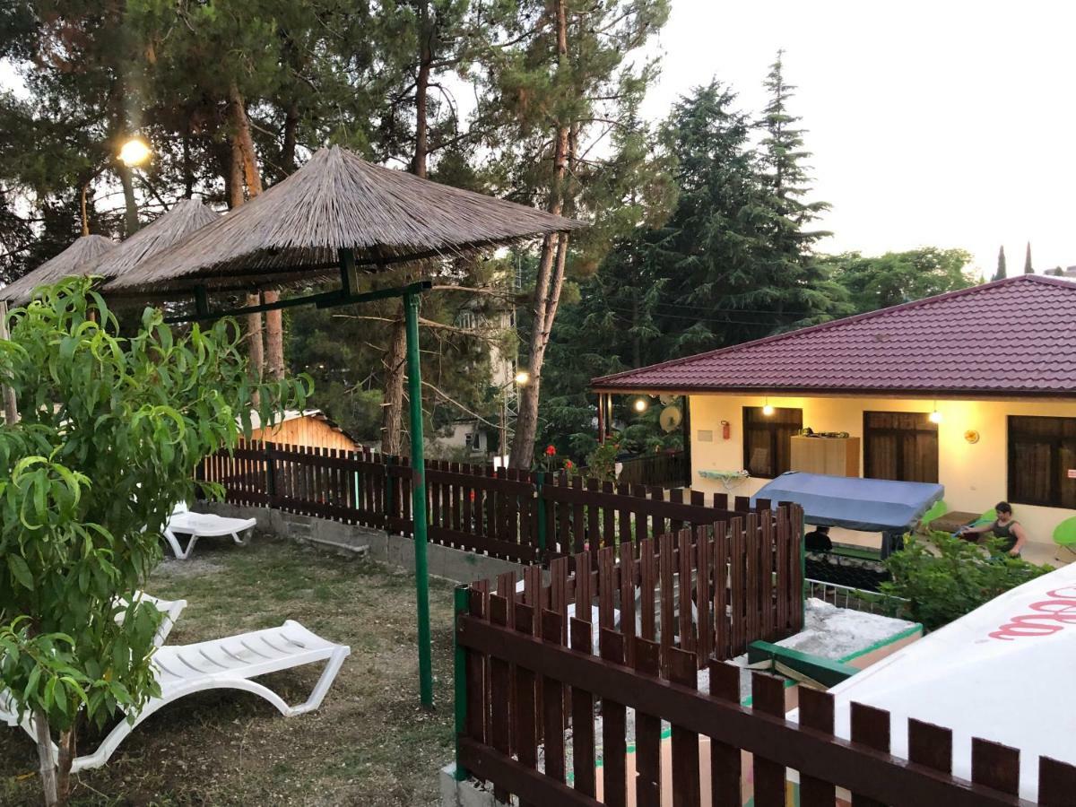Cafe-Hotel Assir Pizunda Exteriör bild